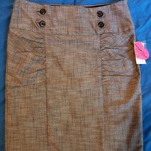 NWT Cute gray ruched flattering skirt with buttons